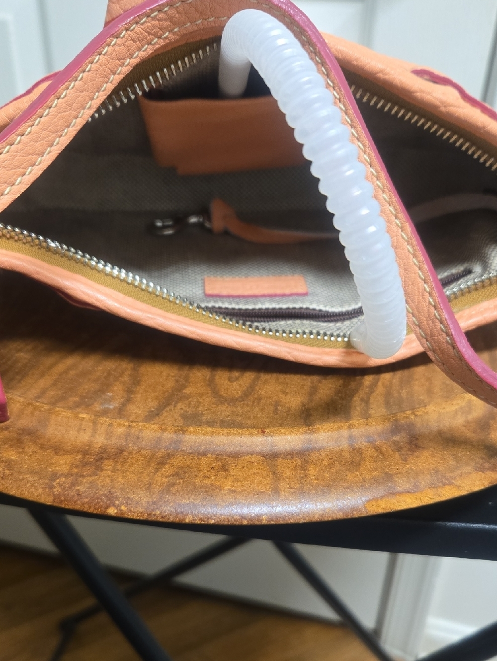 D&B Peach Leather Shoulder Bag - Women - Picture 6 of 8